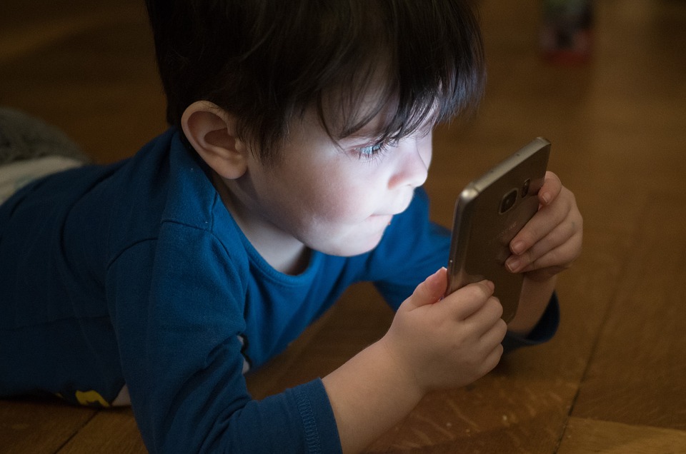 5 Alarming Reasons Why You Should  Keep Your Kids Away From Cellphones